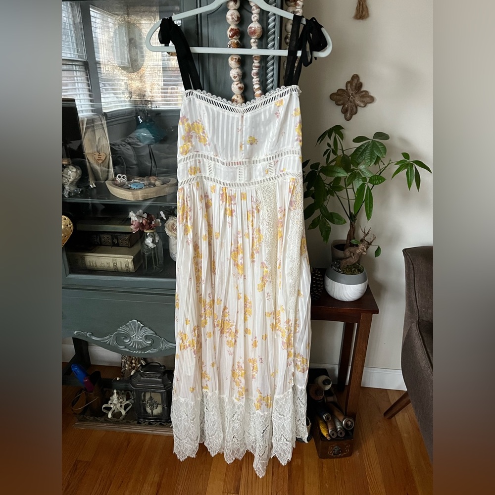 Beautiful FreePeople summer maxi dress with lace